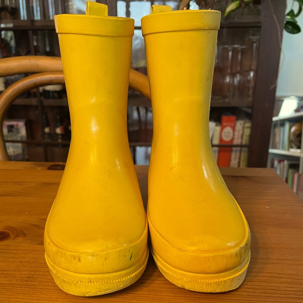 Baby GAP classic yellow galoshes / rain boots